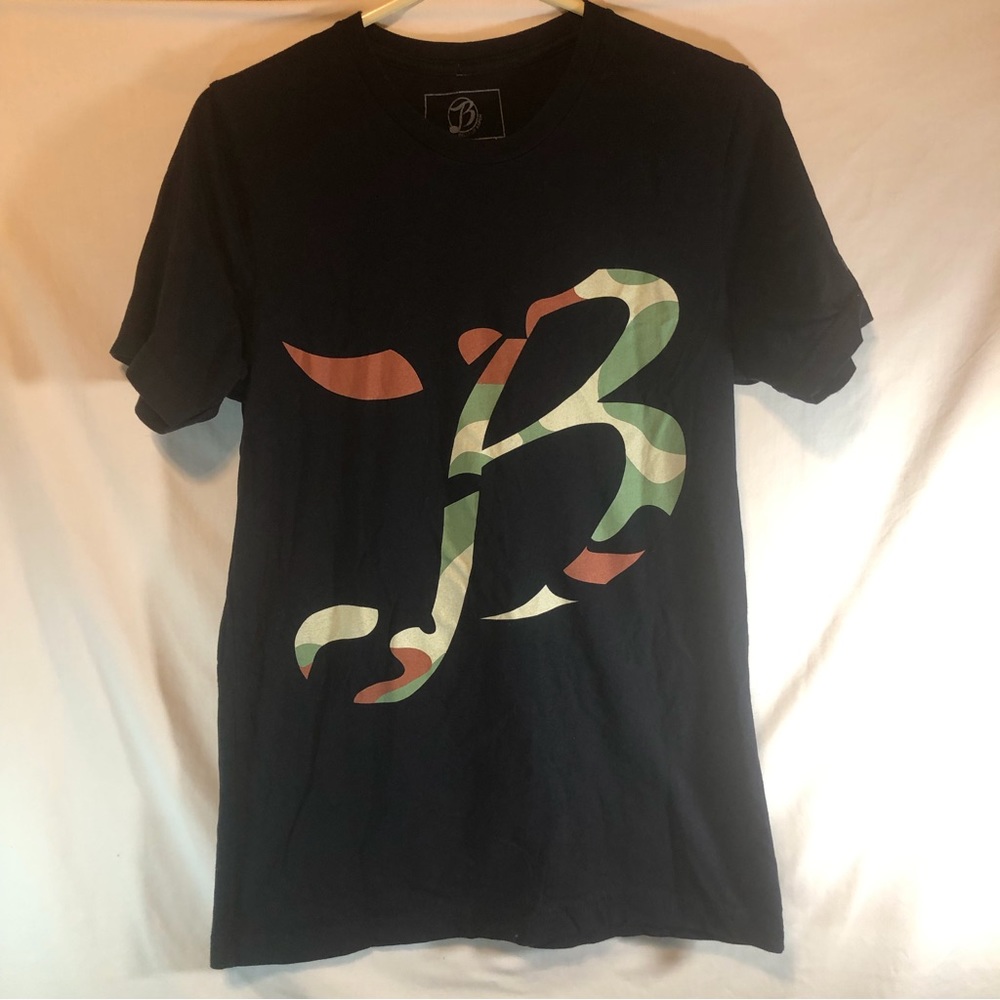 Belly Up Aspen men’s black short sleeve Camouflage B on front of T-shirt M